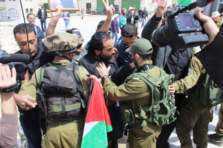 بالصور .. إصابة العشرات جراء قمع الاحتلال مسيرة المعصرة مسيرة المعصرة