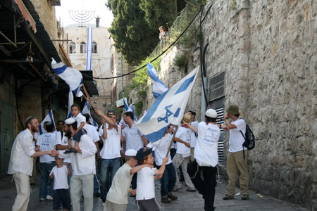 الشرطة الإسرائيلية تقر "مسيرة الأعلام" في القدس مسيرة مستوطنين