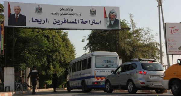 الشرطة: 124 ألف مسافرًاعبر معبر الكرامة وتوقيف 148 مطلوبا الشهر الماضي معبر الكرامة
