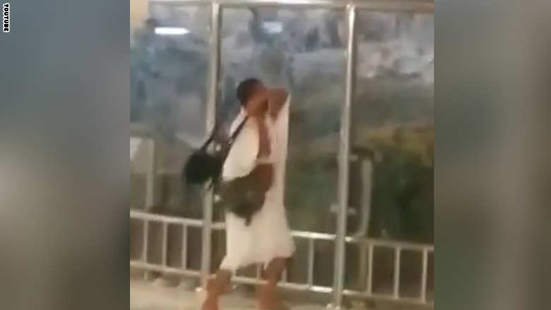 بالفيديو: القبض على معتمر حطم زجاج "جبل الصفا" وصاح أنا المهدي المهدي