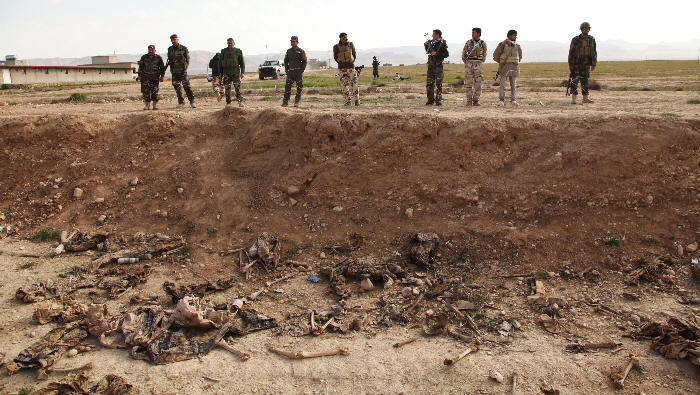تحقيق يكشف عن 72 مقبرة جماعية لأشخاص أعدمهم تنظيم داعش في سوريا والعراق داعش