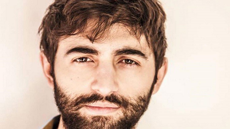 ممثل إيطالي يشنق نفسه امام الجمهور ممثل يشنق نفسه