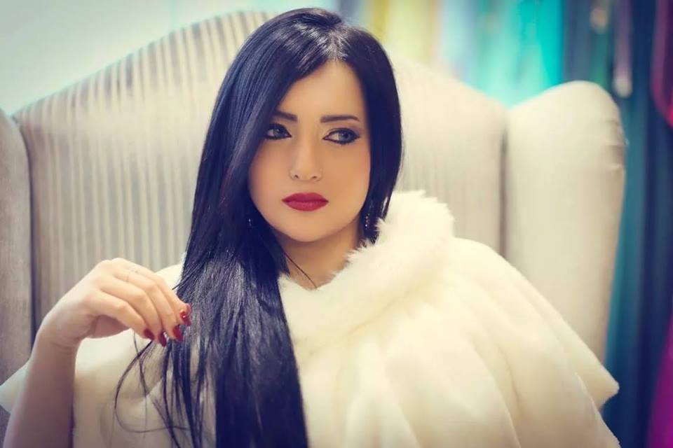 صور: هدية ثمينة تتلاقاها منال موسى من أحد معجبيها