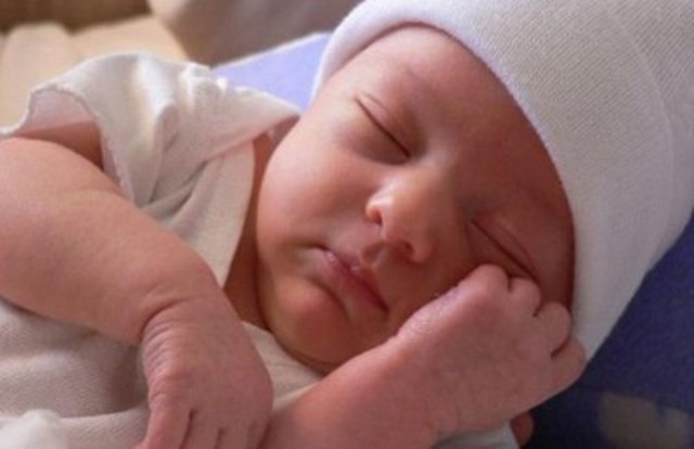 ضربت رضيعتها بعد ساعة من ودلاتها حتى الموت قتل