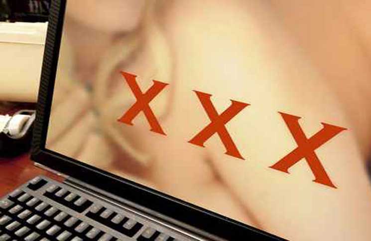 صحيفة عبرية تكشف: 15% من زوار أكبر موقع إباحي في مصر نساء