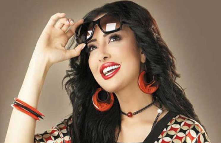 الفنانة ميساء مغربي متهمة بعدم احترام المساجد بسبب صورة