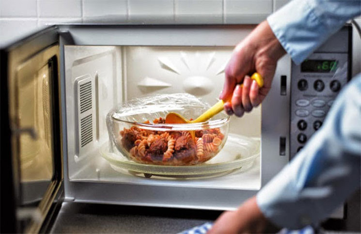 5 أمراض خطيرة يسببها استخدام الميكروويف