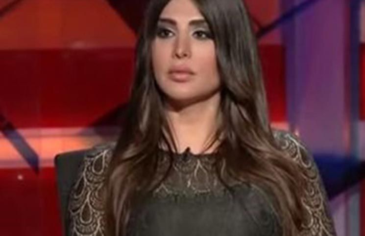 إعلامية مصرية تتهم فنانة شهيرة بأنها متحولة جنسيًا