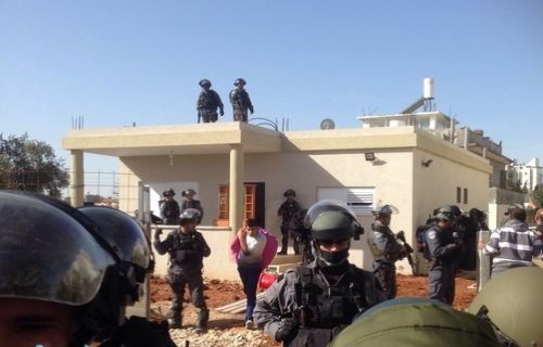 شرطة الاحتلال تهدم منزلًا في كفر كنا وإعلان الإضراب العام هدم منزل