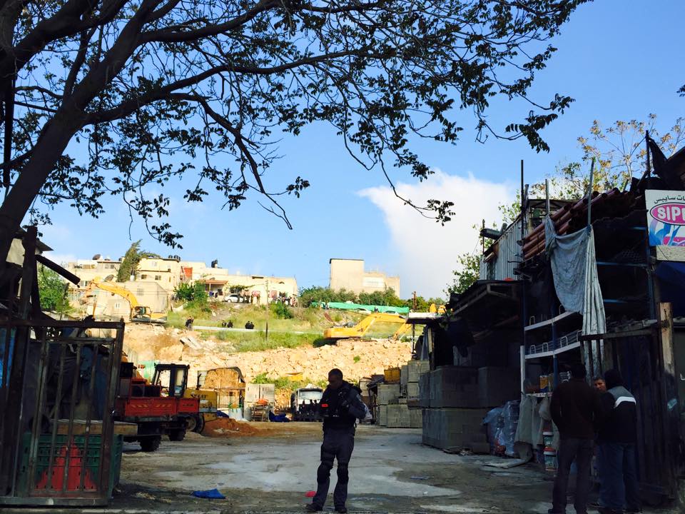 الاحتلال يشرع بهدم بناية سكنية من 4 طوابق في القدس