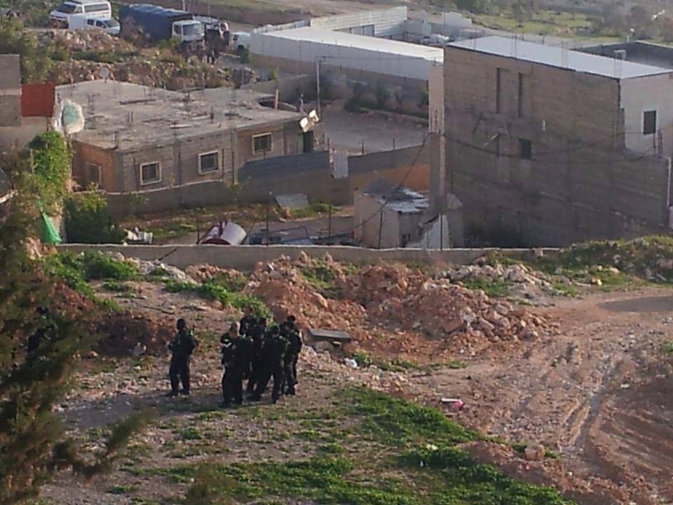 مقدسي يهدم منزله بضغط من بلدية الاحتلال هدم منزل