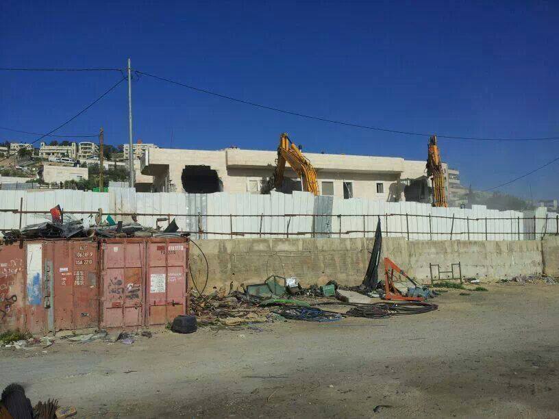 الاحتلال يهدم جزء من مزرعة ومصنع الريان للألبان بمدينة الخليل هدم منازل