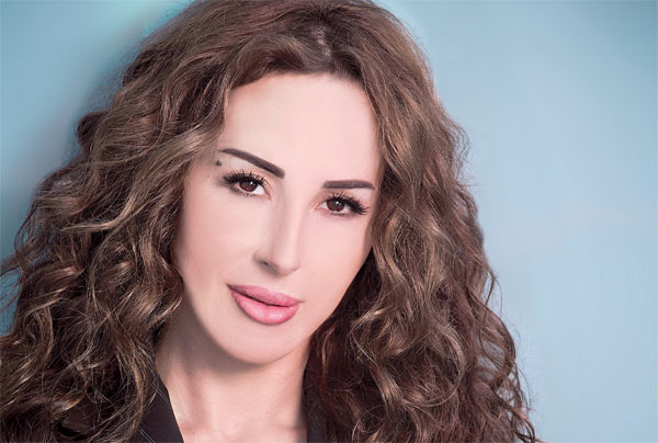 الفنانة ورد الخال تعلن ارتباطها ورد الخال