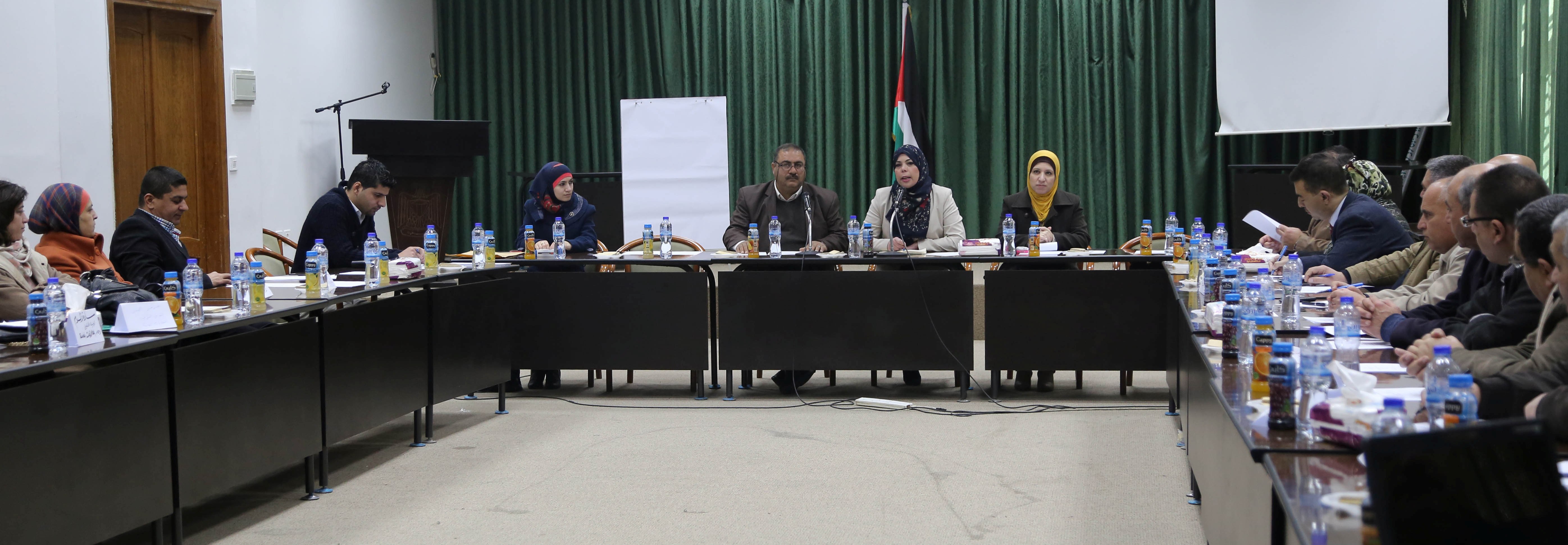 إطلاق حملة لتفعيل دور الإعلام في مجال تعليم الكبار في فلسطين صورة من الورشة