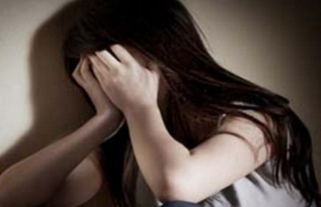 شاب يفضح خطيبته بنشر صورها عارية صور إباحية