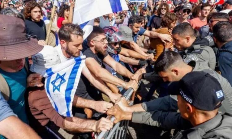 تجدد الاحتجاجات ضد حكومة نتنياهو وإضعاف القضاء