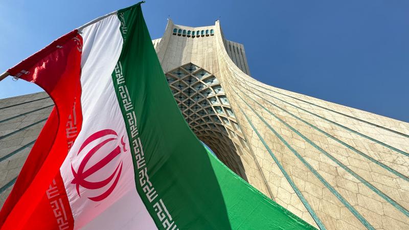 إيران تبلغ قطر وعُمان بأنها لن تتفاوض في ظل الهجوم الإسرائيلي