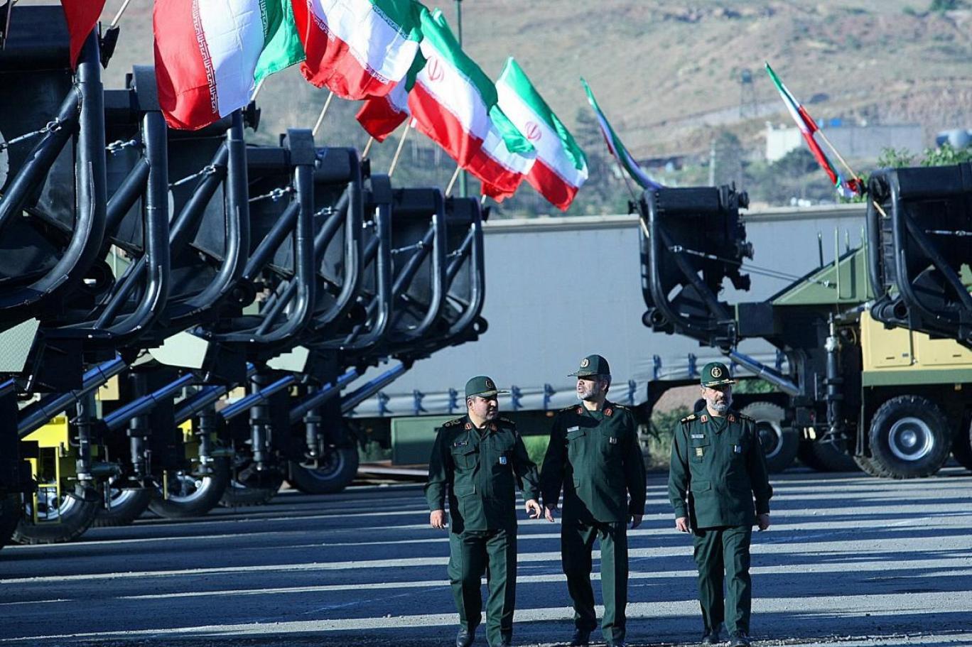 الحرس الثوري يتعهد بالرد على الهجوم الأمريكي ضد المنشآت الإيرانية 