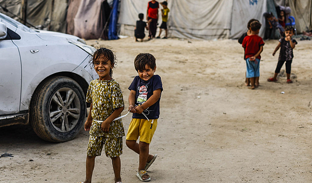 الحرب على غزة: شهداء ومصابون بعمليات نسف بمدينة غزة وأمراض جديدة بين النازحين بسبب الحرّ