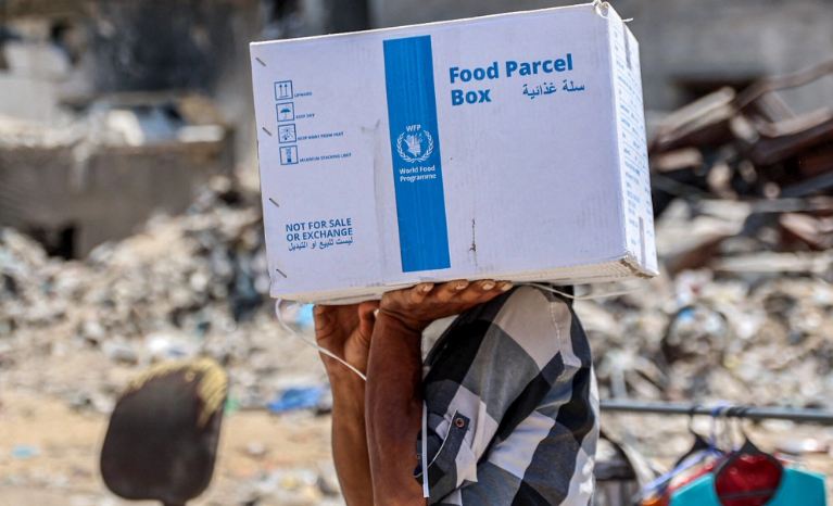 الجيش الإسرائيلي يغتال 3 من عناصر تأمين المساعدات شرق دير البلح