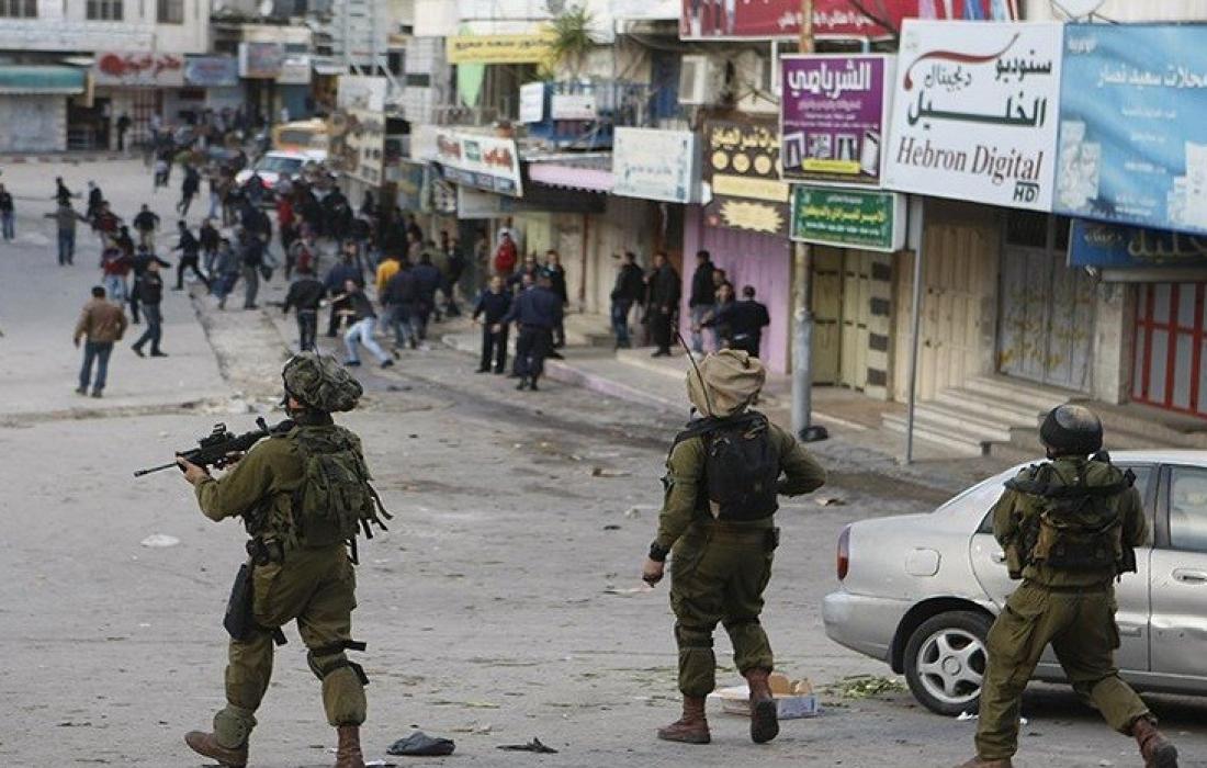 اشتباكات مسلحة خلال اقتحام نابلس وجنين ومداهمات واعتقالات في مناطق متفرقة بالضفة