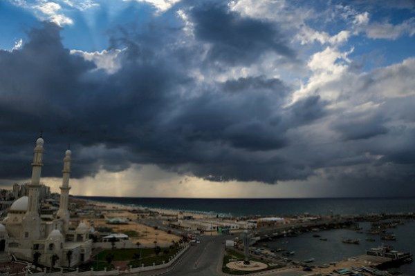 الطقس: انخفاض ملموس وفرصة ضعيفة لسقوط أمطار متفرقة