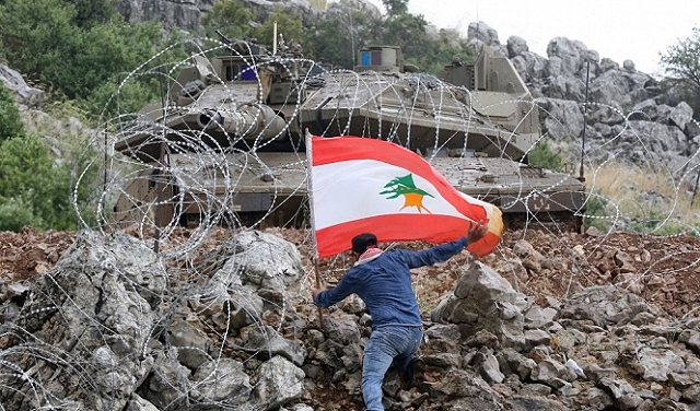 الجيش الإسرائيلي يستهدف لبنانيين بينهم صحافيون وبرلماني بقنابل الغاز بمنطقة مزارع شبعا