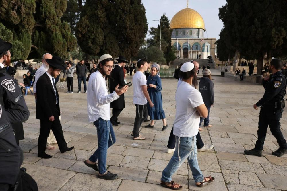 مستوطنون يقتحمون الأقصى ويؤدون طقوسًا تلمودية