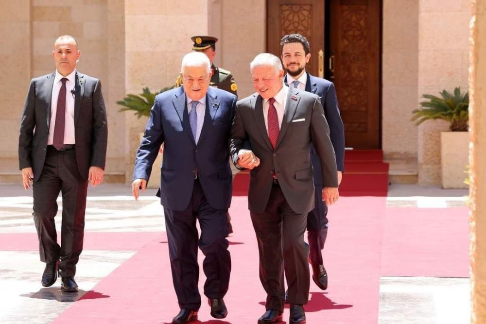 عباس يصل عمان ويبحث مع ملك الأردن التطورات السياسية