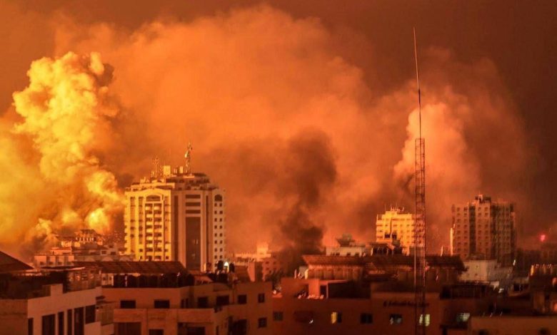 الجيش الإسرائيلي يفجر مبنى المجلس التشريعي في غزة