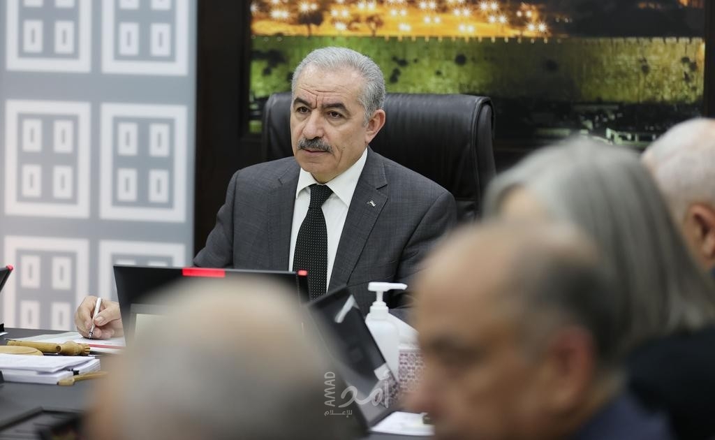 اشتية: جزء من رواتب الموظفين خلال أيام وأدعو العمال للفلاحة