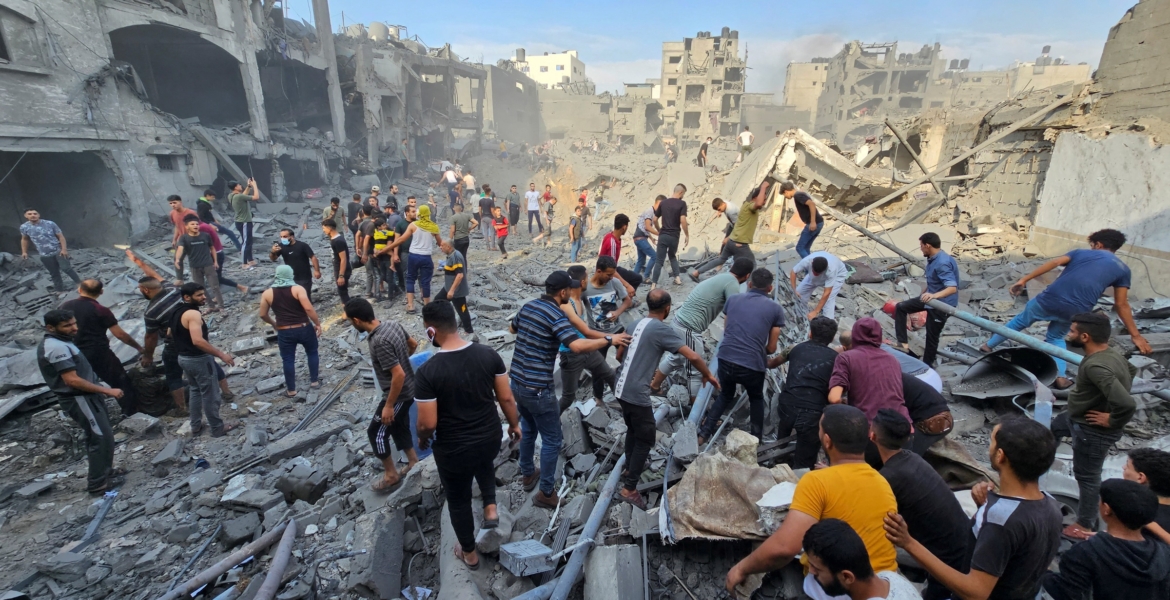 مجزرة جديدة للاحتلال بمخيم للاجئين بغزة.. 70 شهيداً على الأقل في غارة استهدفت مربعاً سكنياً مكتظاً بالسكان
