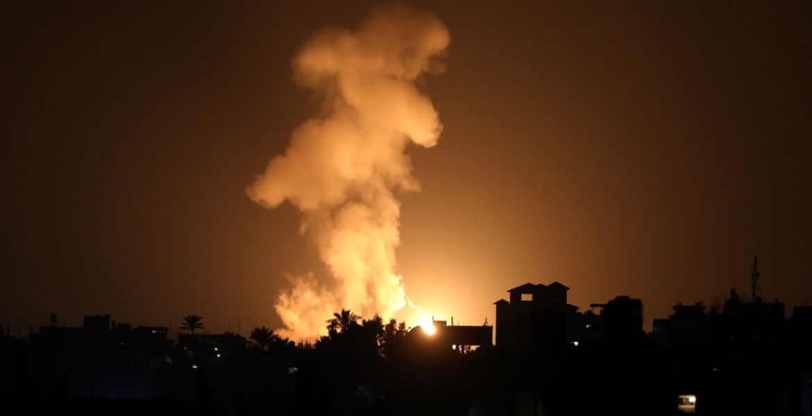 الاحتلال يوسِّع نطاق عملياته في غزة وسط ضغوط دولية لإنجاز هدنة.. ووزير إسرائيلي في واشنطن لبحث مستقبل الحرب