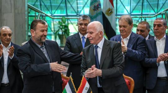 اتصالات مصرية مكثفة لعقد جلسة حوار مغلقة بين فتح وحماس
