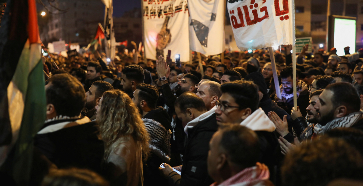 عواصم عربية تشهد مظاهرات نصرةً لغزة ليلة العام الجديد.. ندَّدت بجرائم الاحتلال وطالبت بوقف العدوان