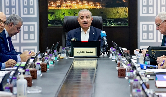 اشتية يدعو محكمة العدل الدولية إلى قرار مستعجل لوقف الحرب على غزة