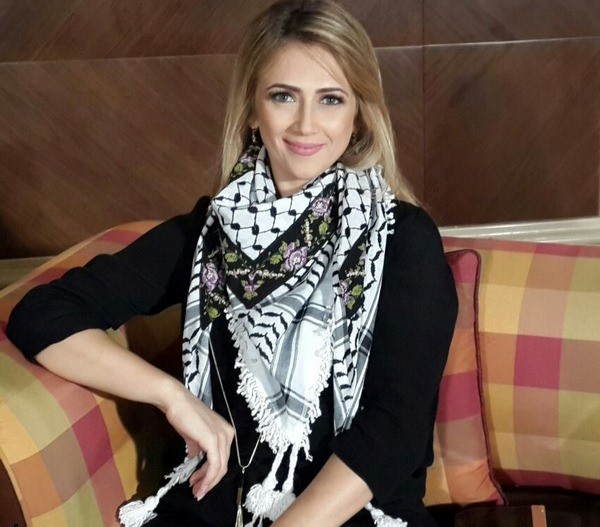 شرطة الاحتلال تعتقل الفنانة دلال أبو آمنة
