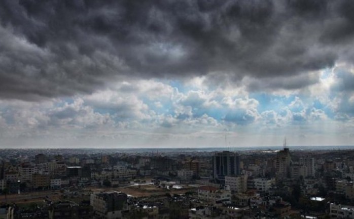 الطقس: أجواء غائمة جزئيا وأمطار متفرقة