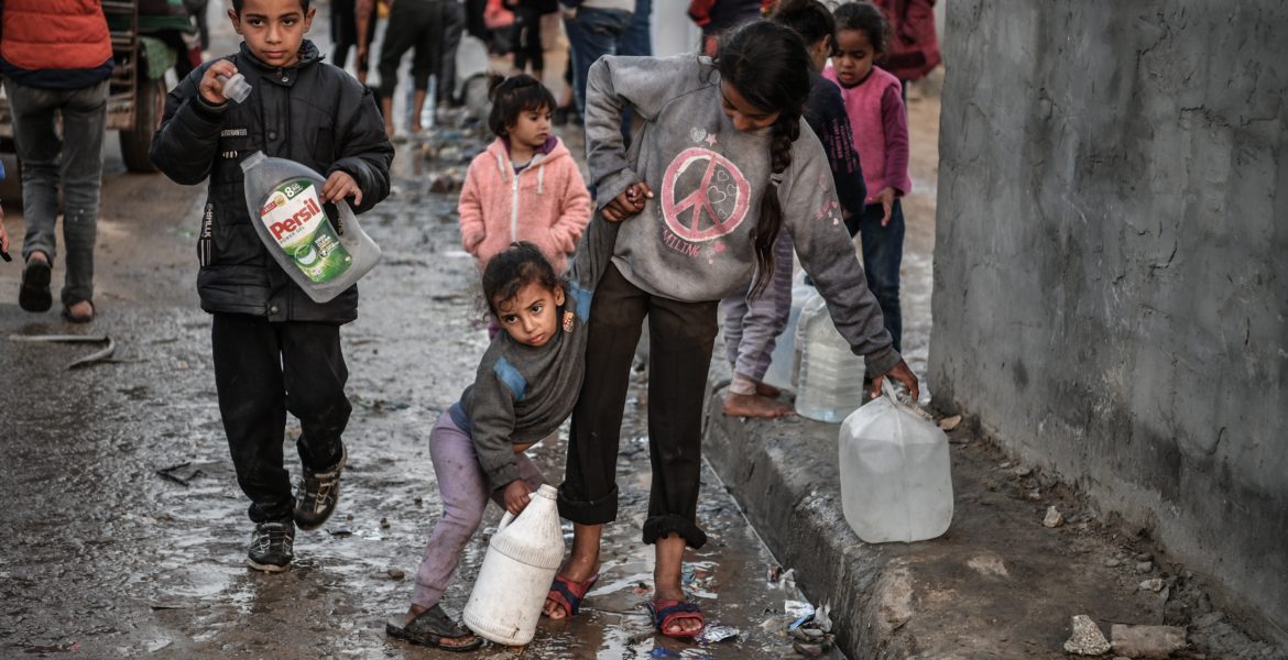 “الصحة الفلسطينية” تأكد أول إصابة بفيروس شلل الأطفال بغزة.. والأمم المتحدة تطالب بهدنة لنشر اللقاح