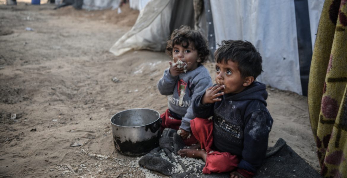 الاحتلال يستخدم سلاح التجويع والتعطيش ضد الفلسطينيين بالقطاع.. وتحذيرات من عودة المجاعة إلى شمال غزة