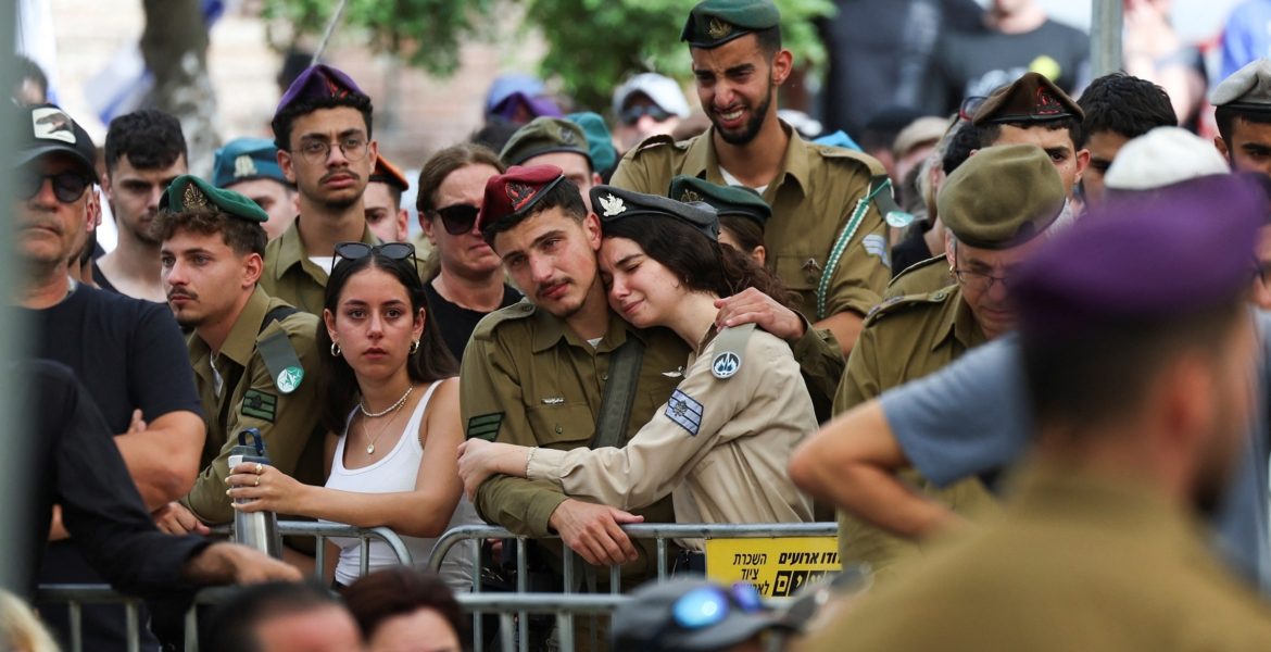 المخاوف تتصاعد في تل أبيب من الفشل في غزة.. وواشنطن ترسل مبعوثاً كبيراً لمنع “حرب شاملة” في الشمال