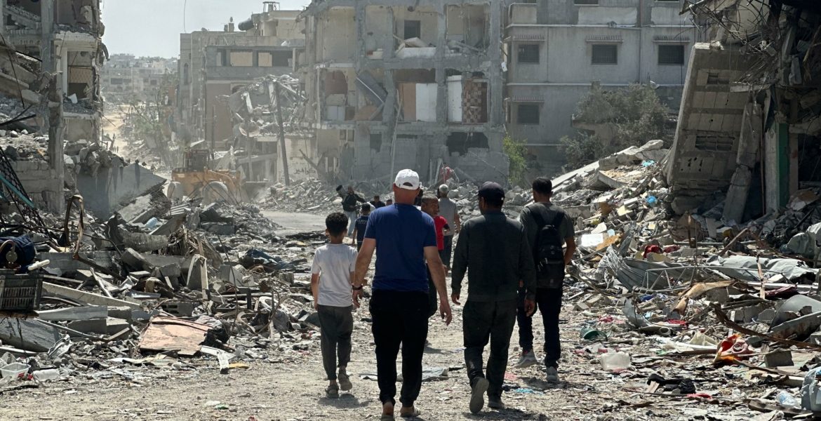 أهالي غزة يستقبلون العيد بدون أضاحٍ ووسط الدمار.. فيديوهات لتكبيرات فوق الأنقاض في القطاع