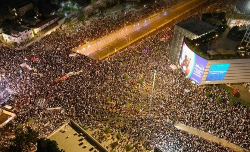 مظاهرات في تل أبيب هي الأضخم منذ 7 أكتوبر.. وأهالي الأسرى: لا يمكن إبرام صفقة تبادل دون إسقاط نتنياهو