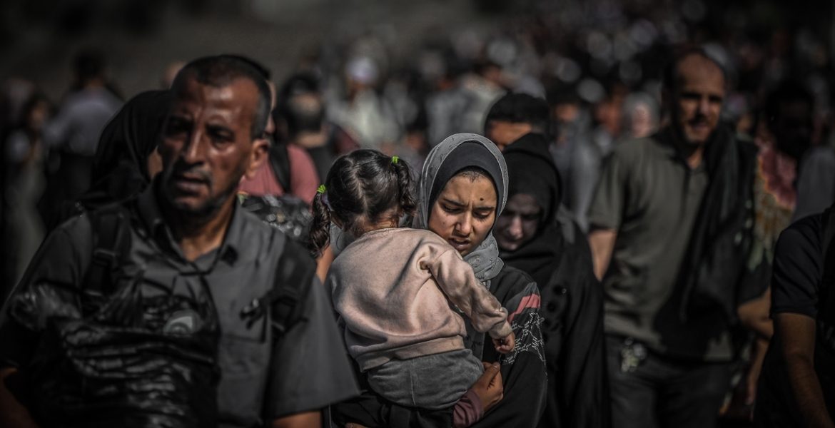موجة نزوح من شرق خان يونس بعد إنذار إسرائيلي.. والأطقم الطبية والفنية تخلي مستشفى غزة الأوروبي