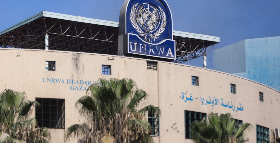الكنيست الإسرائيلي يصنّف الأونروا “منظمة إرهابية”.. الفلسطينيون يندّدون، والأردن: محاولة لقتل الوكالة