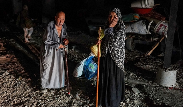 "لا مكان لإقامة خيمة": النازحون من خانيونس لا يجدون مكانا يأوون إليه