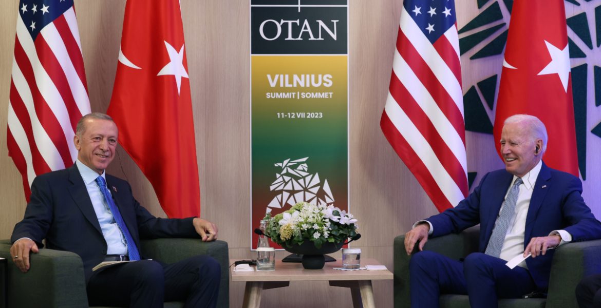 أردوغان يهاتف بايدن ويؤكد لهُ أن نتنياهو لا يريد وقف الحرب على غزة.. وتركيا تعلن الجمعة “حداداً وطنياً” على اغتيال هنية