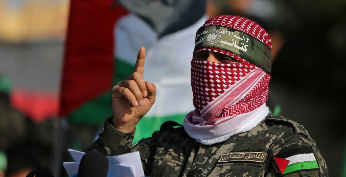 أبو عبيدة: مُجنَّدان مُكلَّفان بحراسة أسرى إسرائيليين قتلا واحدًا وأصابا اثنتين.. أكد تشكيل لجنة لمعرفة التفاصيل
