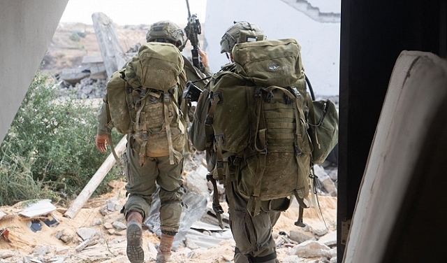 استخدام الفلسطينيين كدروع بشرية: نمط سلوكي ثابت لجنود الاحتلال في غزة