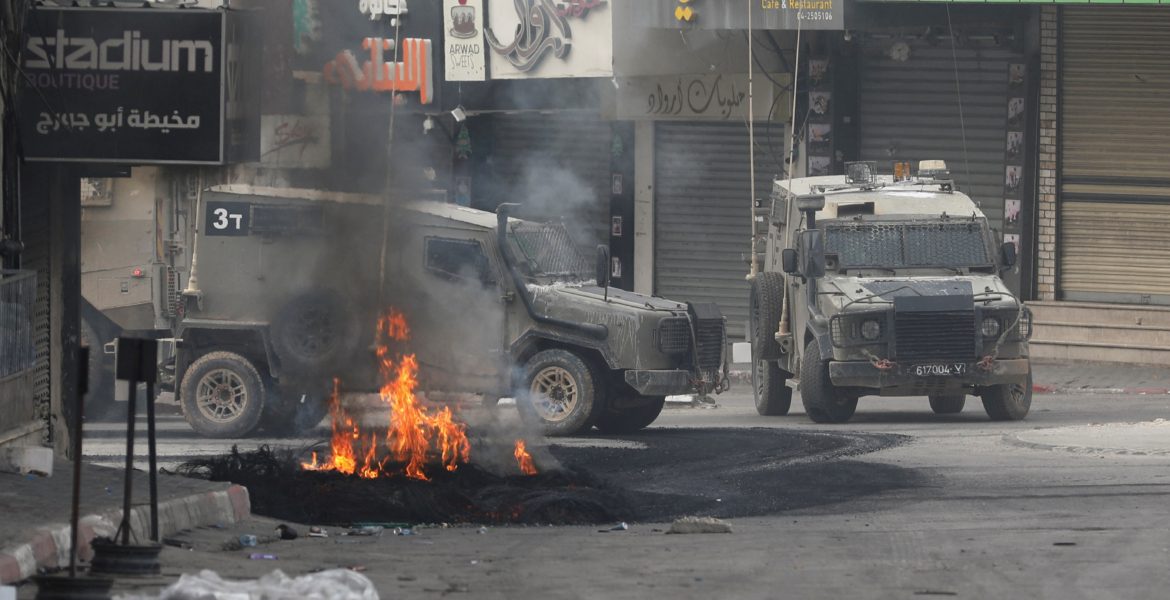 غالانت وقادة الأجهزة الأمنية يحذرون نتنياهو: انفجار الضفة قد يؤدي إلى مئات القتلى من الإسرائيليين